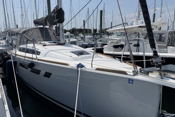 35ft Jeanneau Yacht For Sale