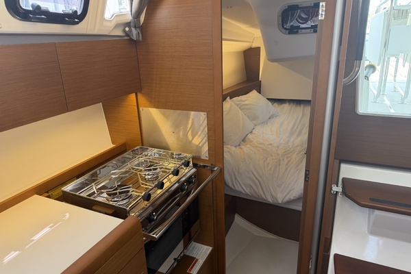 Jeanneau Sun Odyssey 349 Yacht For Sale