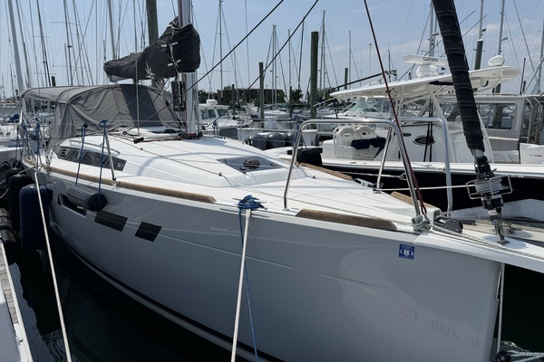 35-ft-Jeanneau-2022-- Portsmouth Rhode Island United States  yacht for sale