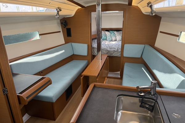 35ft Jeanneau Yacht For Sale
