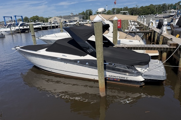 29ft Monterey Yacht For Sale