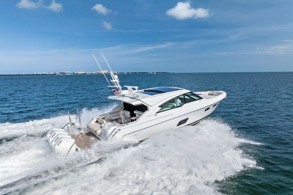 53-ft-Formula-2025-500 Super Sport Crossover-BREAKTHROUGH III Miami Beach Florida United States  yacht for sale