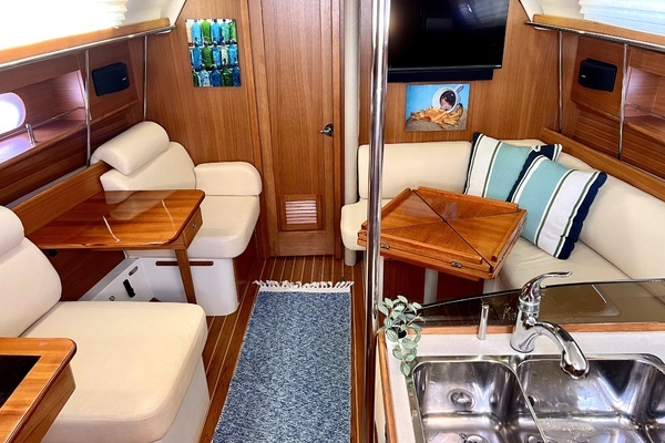 2011 Catalina 355