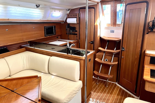 355ft Catalina Yacht For Sale