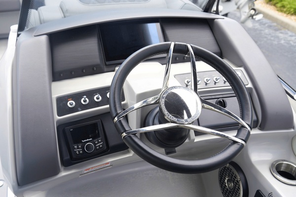 23ft Bennington Yacht For Sale