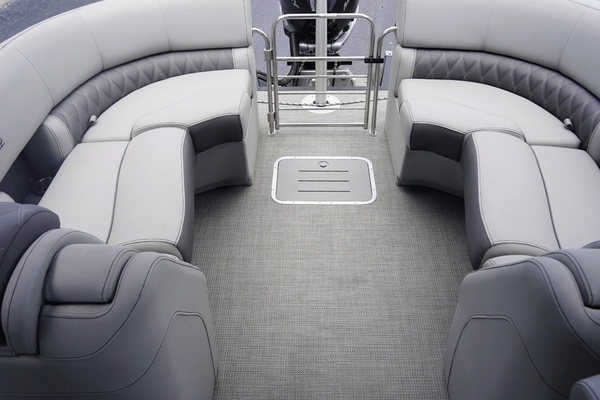 23ft Bennington Yacht For Sale