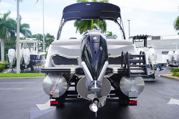 23ft Bennington Yacht For Sale