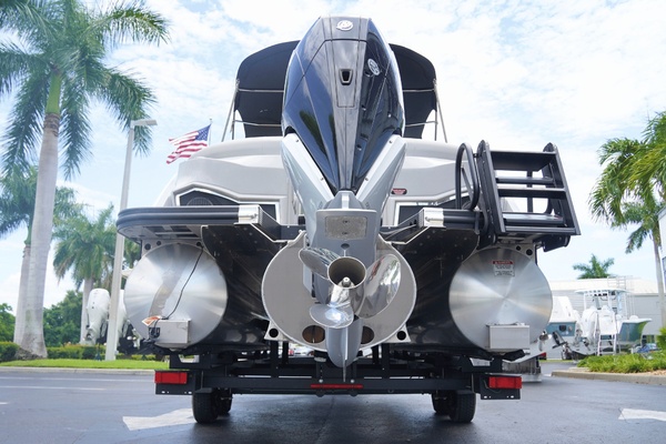 23ft Bennington Yacht For Sale