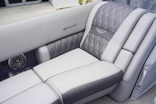 23ft Bennington Yacht For Sale