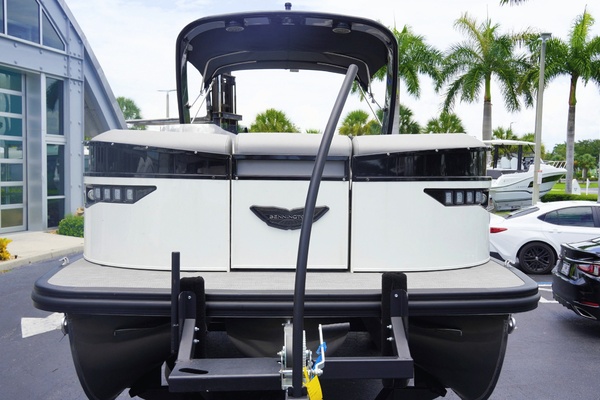 23ft Bennington Yacht For Sale