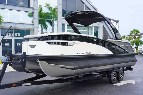 23ft Bennington Yacht For Sale