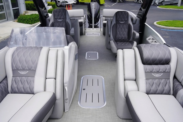 23ft Bennington Yacht For Sale