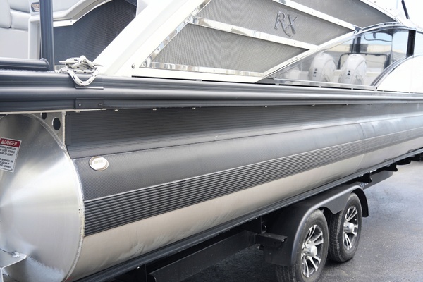23ft Bennington Yacht For Sale