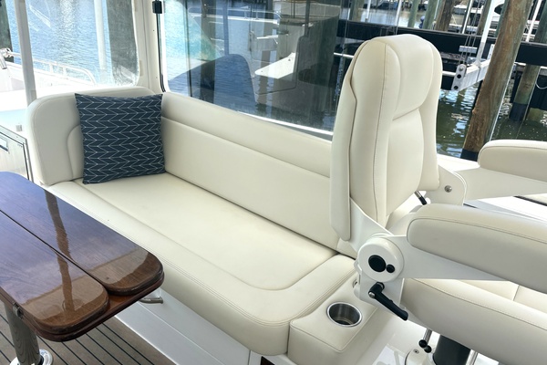35ft MJM Yacht For Sale
