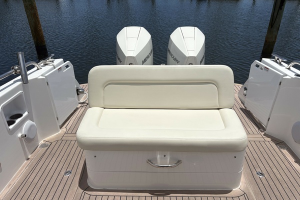 35ft MJM Yacht For Sale
