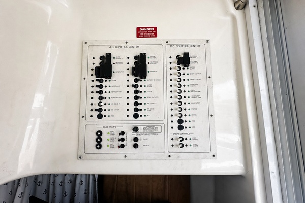 Reel Chaos 40ft Mainship Yacht For Sale