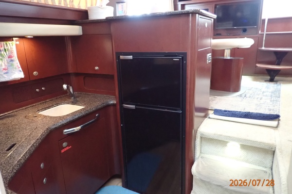 40' Sea Ray galley3