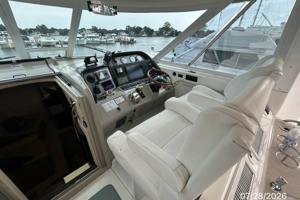 40' Sea Ray helm1