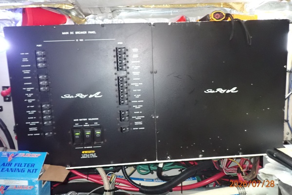 40' Sea Ray engine room electrical panel