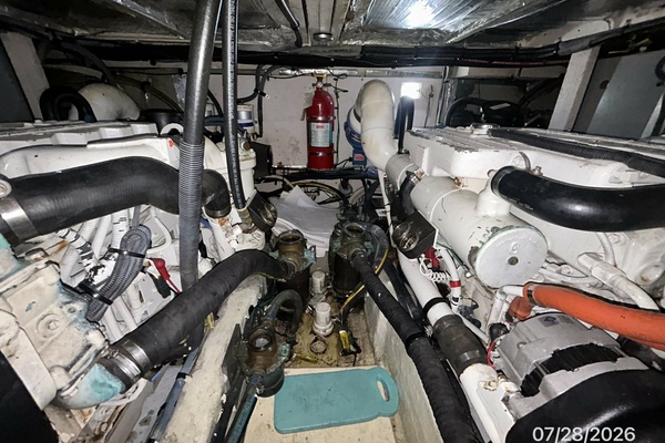 40' Sea Ray engine room aft