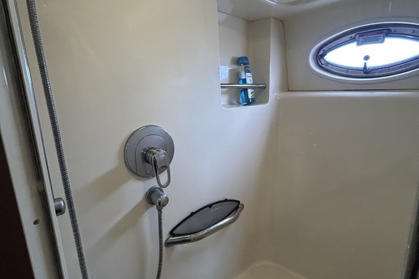 40' Sea Ray master stateroom shower
