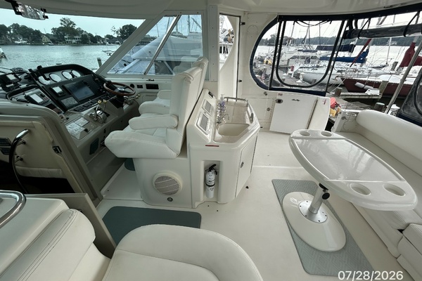 40' Sea Ray uper deck starboard