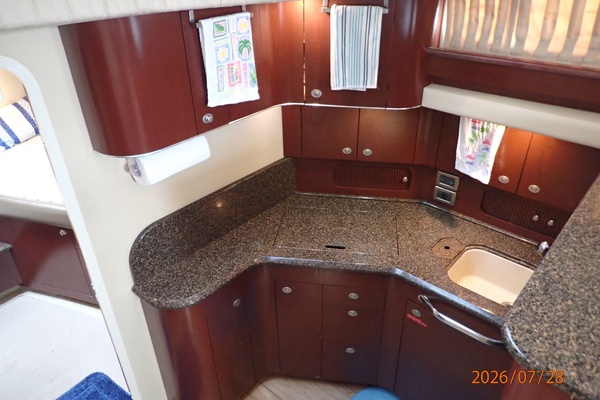 40' Sea Ray galley1