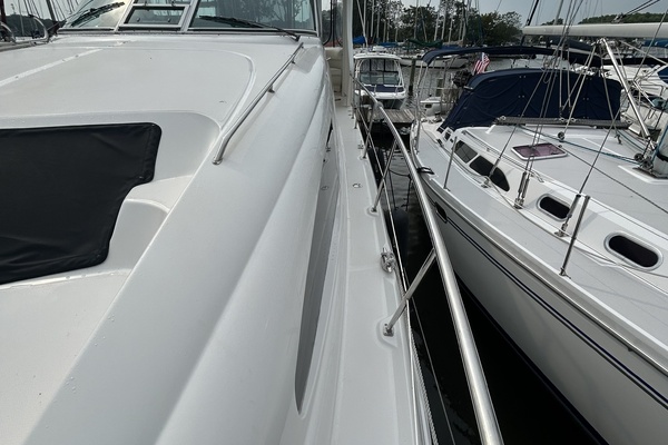 40' Sea Ray port side deck2