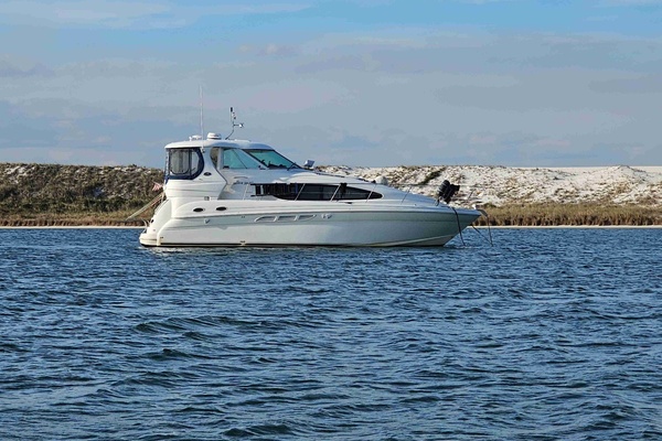 40' Sea Ray starboard profile