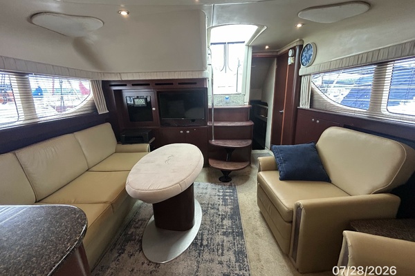 40' Sea Ray salon aft