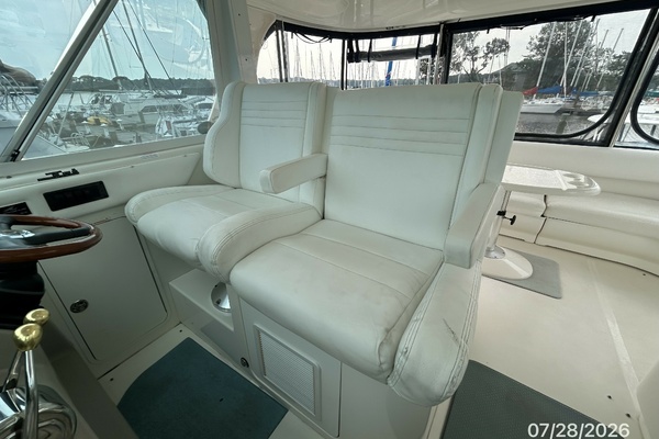 40' Sea Ray helmseats