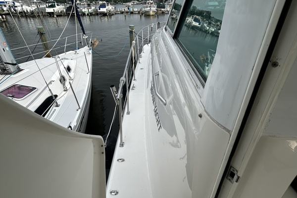 40' Sea Ray port side deck1