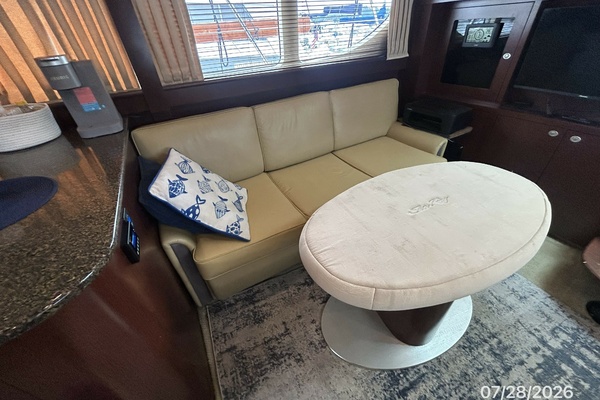 40' Sea Ray salon starboard seating2 
