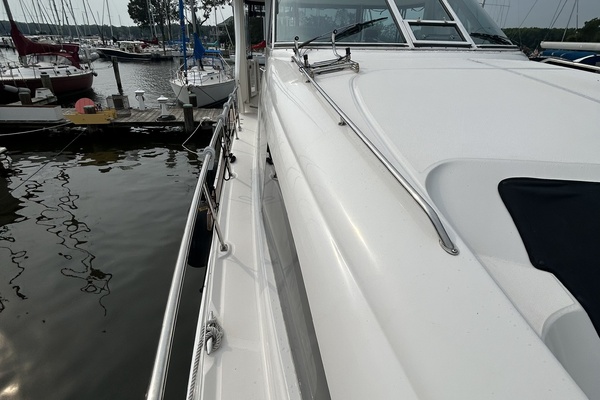 40' Sea Ray starboard side deck2