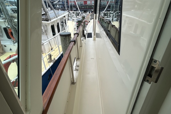 Material Girl 54ft Hatteras Yacht For Sale