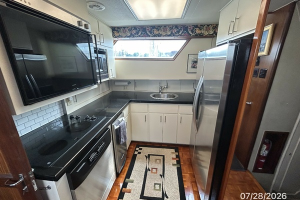 Material Girl 54ft Hatteras Yacht For Sale