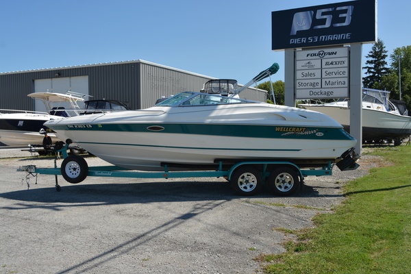 24ft Wellcraft Yacht For Sale