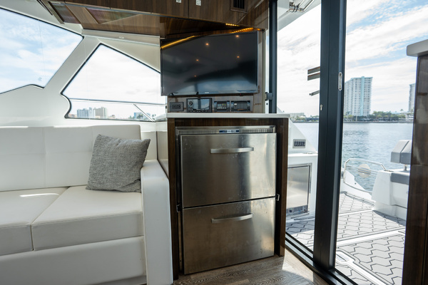 2023 Cruisers Yachts 50