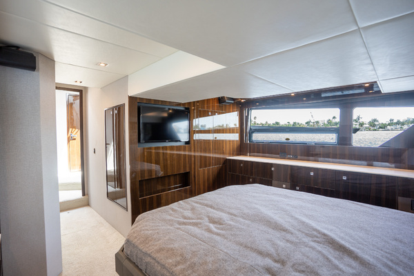 2023 Cruisers Yachts 50