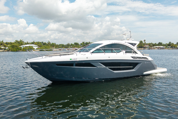 50FT (15.24M) CRUISERS YACHTS