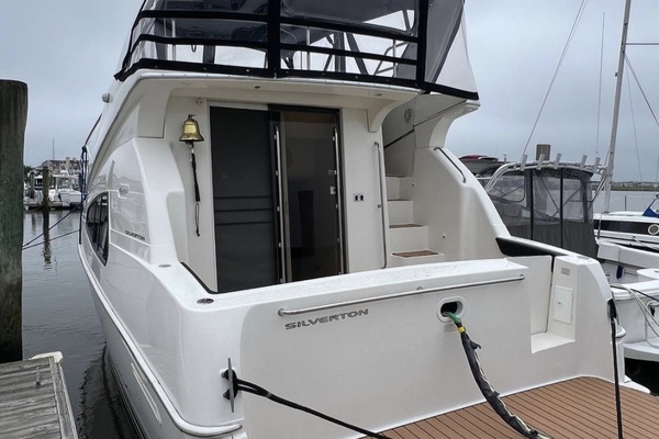 33ft Silverton Yacht For Sale