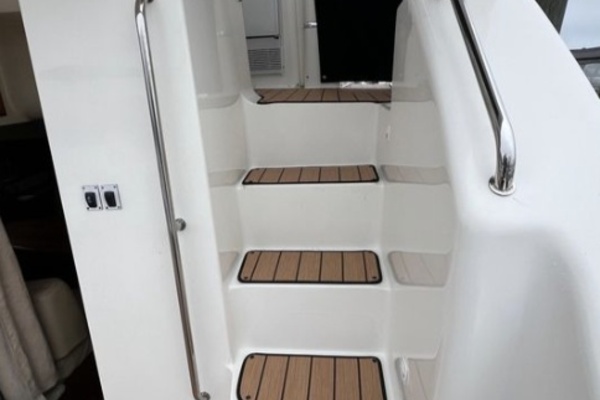 33ft Silverton Yacht For Sale