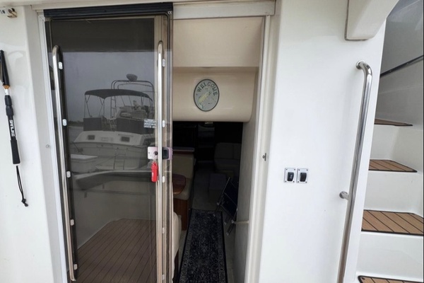33ft Silverton Yacht For Sale