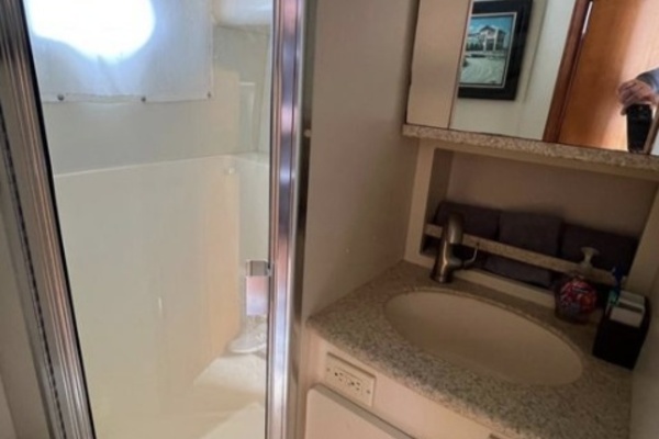 33ft Silverton Yacht For Sale