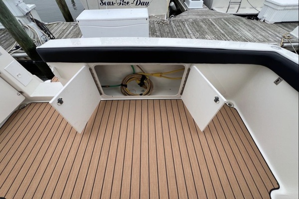 33ft Silverton Yacht For Sale