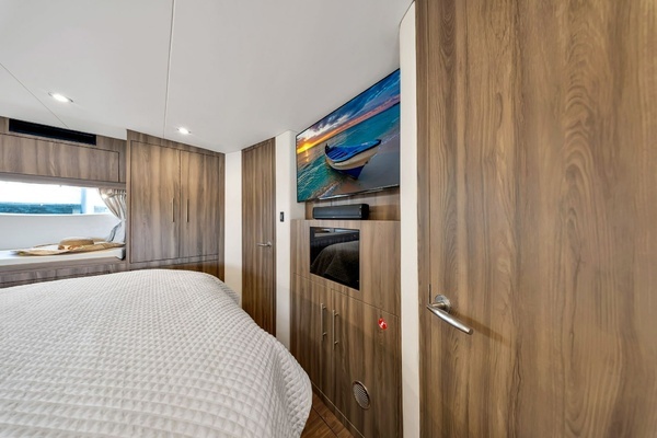 Regal 53 Sport Coupe Yacht For Sale