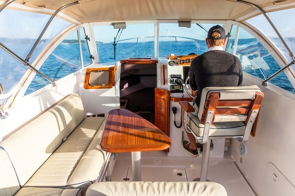2007 Hunt Yachts 29