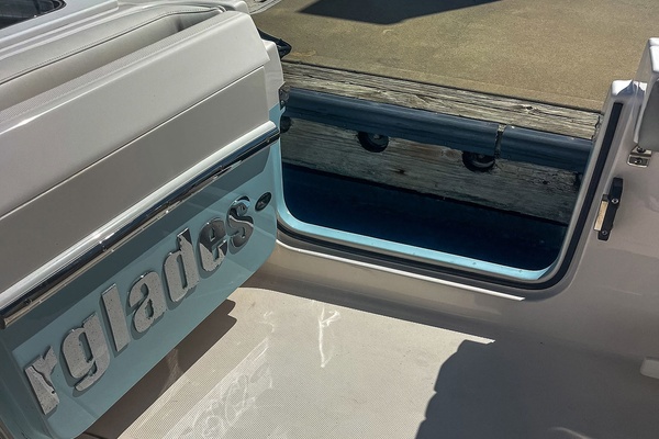 29ft Everglades Yacht For Sale