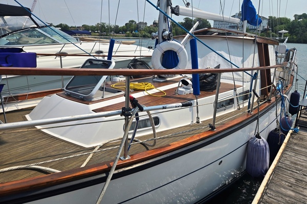 38ft Nauticat Yacht For Sale