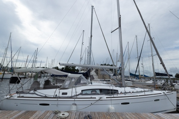 Photo of the 2009 Beneteau Oceanis 40 "BLACKFIN"